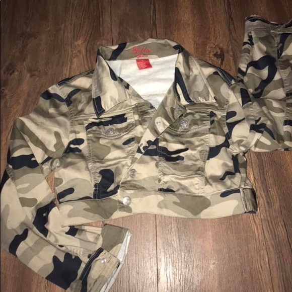Jackets & Blazers - Jacket